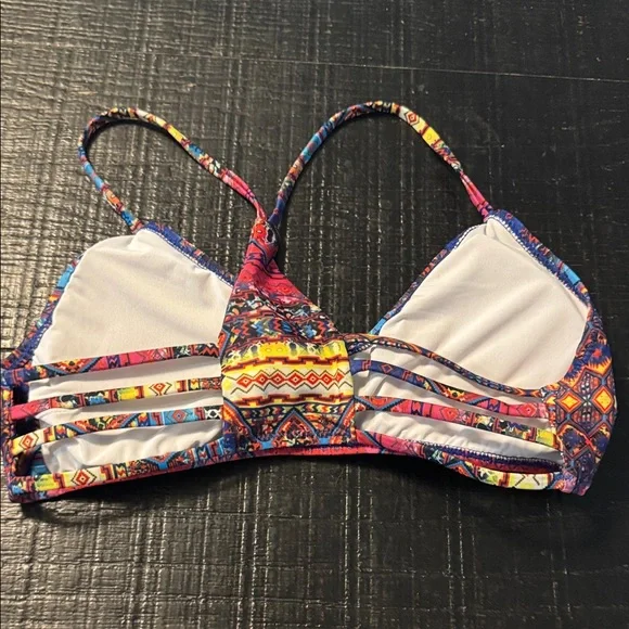 Colorful Geometric Bikini Top - Picture 2 of 3